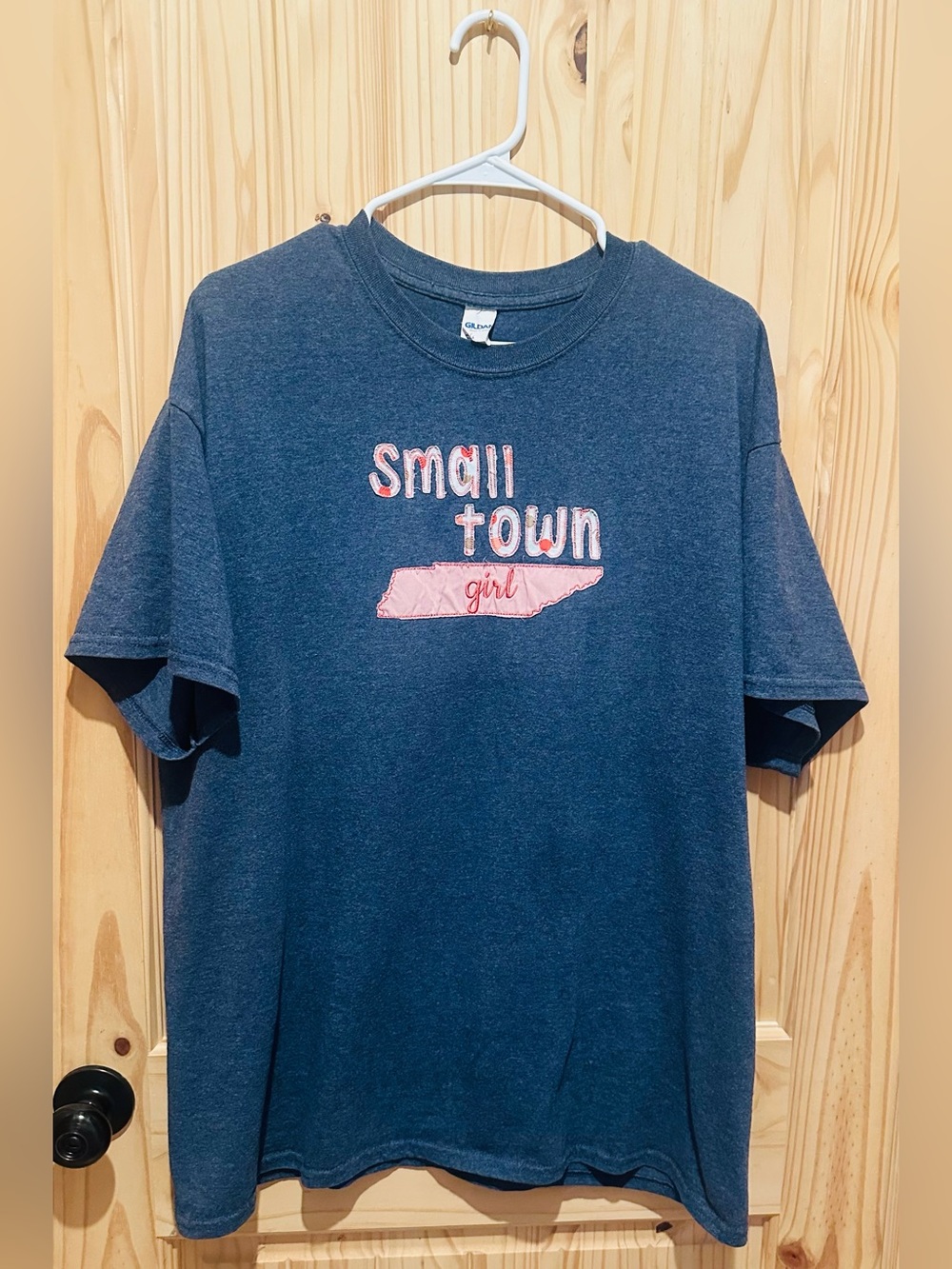 Gildan Navy Tee with Pink "Small Town" Tennessee Girl Womens XL
